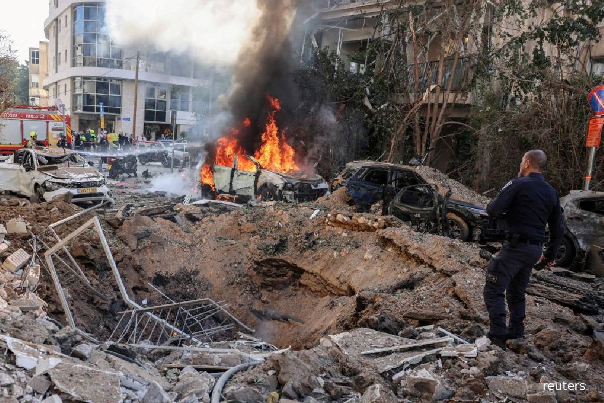 ட்ரம்பை நெருக்கும் சவுதி அரேபியா... ஈரானில் களமிறங்கும் ஐக்கிய அரபு அமீரகம் | Saudi Presses Continue Iran War