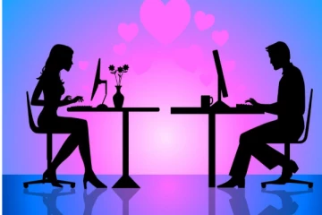 இணையத்தில் உருவான காதல் ; 16 வயது மாணவியால் பொலிஸ் நிலையத்தில் நடந்த பரபரப்பு