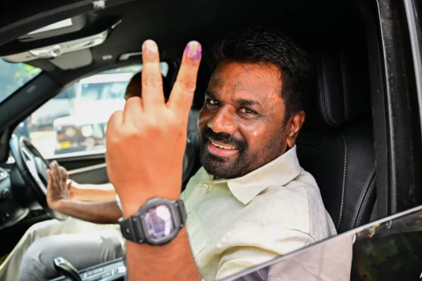 ජනපති, අගමැති ඇතුළු මාලිමා ඇමතිවරුන්ගේ වත්කම් තොරතුරු ටික මෙන්න | Asset Details Of Including President Pm Now Public