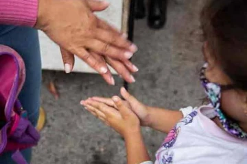 கொரோனா தொற்றுக்குள்ளான குழந்தைக்கு  திடீரென உடலில் ஒக்சிஜன் குறைவு