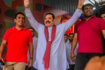 கண்ணீர் விட்ட மஹிந்த ராஜபக்ஷ... திடீர் வருகையால் குவிந்த பெருந்திரளான மக்கள்!