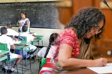 பள்ளி நிகழ்வுகளுக்கு அரசியல்வாதிகளை அழைப்பதை நிறுத்துங்கள்: புதிய பிரதமர்