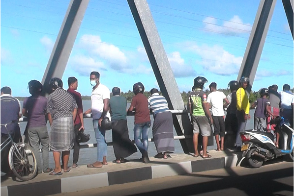 மட்டக்களப்பில் ஆற்றில் மிதந்து வந்த தலை? ஸ்தலத்திற்கு விரைந்த காவல்துறை மற்றும் பொது மக்கள்! - ஐபிசி தமிழ்