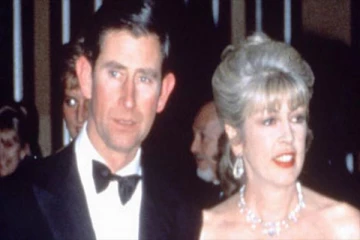 ஒரே நேரத்தில் இரண்டு பெண்கள்! மனமுடைந்து மரணித்த சார்லஸின் ரகசிய காதலி