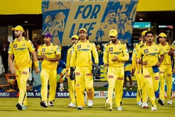 43 வயதிலும் தோனி அணியை தோளில் சுமக்கிறார்: மற்ற 10 வீரர்கள் என்ன செய்கிறார்கள்? முன்னாள் வீரர் காட்டம்