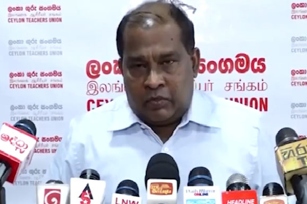 ஆசிரியர் பற்றாக்குறை; மூடப்படும் அபாயத்தில் 2000 பாடசாலைகள்! | Teacher Shortage 2000 Schools Being Closed