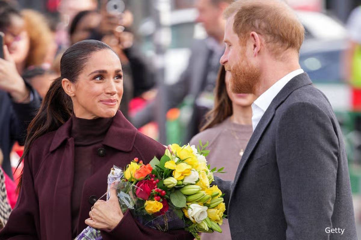 ஹரி மேகன் தம்பதியருக்கு கிடைத்த எதிர்பாராத வரவேற்பு | Prince Harry And Meghan Welcomed To Nottingham ஹரி மேகன் தம்பதியருக்கு கிடைத்த எதிர்பாராத வரவேற்பு | Prince Harry And Meghan Welcomed To Nottingham