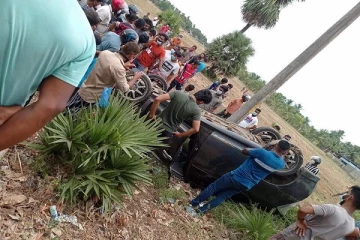 மோட்டார் வாகனமொன்று பாதையை விட்டு விலகி குடை சாய்ந்ததில் சாரதி படுகாயம்