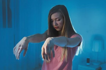 தூக்கத்தில் சிலர் நடப்பது ஏன் தெரியுமா ?