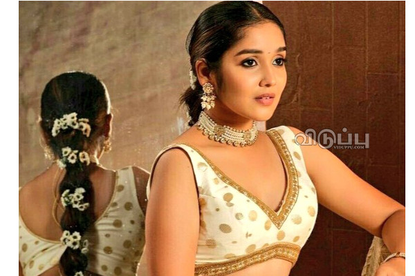 18 வயதில் நடிகையானதும் இப்படியா? வெறும் துண்டுடன் மேக்கப் போடும் அஜித் ரீல் மகள் | Anikha Latest Photos Post Makeup Video