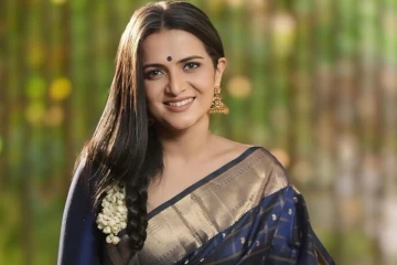 பிரம்மாண்டமான புதிய கார் வாங்கியுள்ள தொகுப்பாளினி டிடி.. விலை எவ்வளவு தெரியுமா