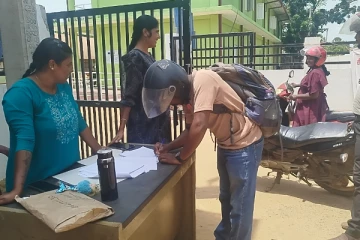 பளையில் தொடரும் சர்வதேச நீதி கோரி கையெழுத்து போராட்டம்