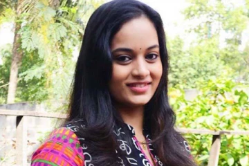 துளி கூட மேக்கப் இல்லாமல் சுஜா வருணி! எப்படி இருக்காங்க பாருங்க