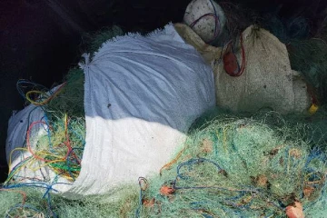 தமிழர் பகுதியில் சட்ட விரோத மீன்பிடி வலைகள் பறிமுதல்