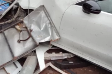 පසුගියදා සිදුවූ බිහිසුණු අනතුරක රිය පැදවූ තරුණයට අද සිදු කළ දේ.ං