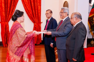17 புதிய இராஜதந்திரிகளின் நற்சான்றுப் பத்திரங்கள் கோட்டாபயவிடம் கையளிப்பு (படங்கள்)