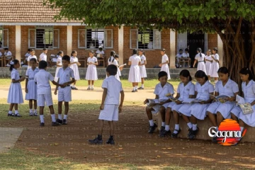 පාසල් වේලාව දීර්ඝ කිරීමේ තීරණය ආපස්සට..