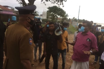 வல்வெட்டித்துறையில்   இராணுவம் பொலிஸார் குவிக்கப்பட்டதால்  பதற்றம்