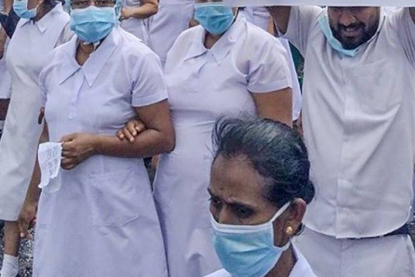 அரச வைத்தியசாலைகளில் நாளை பணிப்புறக்கணிப்பு! | Tomorrow In Government Hospitals Go On Strike