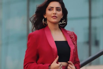 அதுல்யா ரவி ட்ரெண்டி உடையில் அழகிய போட்டோஷூட்