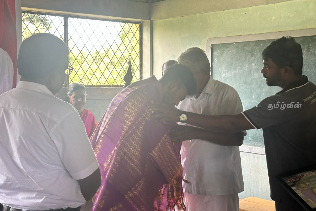 தாயை இழந்தும் விடாமுயற்சியால் உயர்ந்த மாணவனுக்கு கிடைத்த அங்கீகாரம் | Recognition For Student Losing Mother தாயை இழந்தும் விடாமுயற்சியால் உயர்ந்த மாணவனுக்கு கிடைத்த அங்கீகாரம் | Recognition For Student Losing Mother