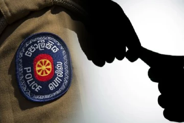 மட்டக்களப்பில் பொலிஸ் புலனாய்வாளர்கள் இருவர் அதிரடியாக கைது