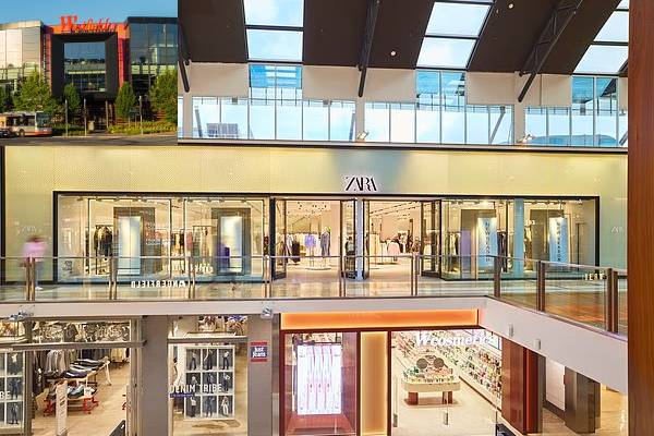 aussie woman fitting room curtain open suddenly aussie woman fitting room curtain open suddenly