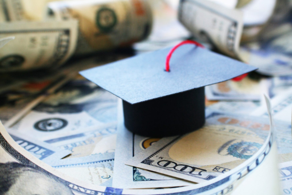 பிரித்தானியாவில் மாணவர் கடன் வட்டி குறைப்பு | Student Loan Interest Rate Cut In Britain