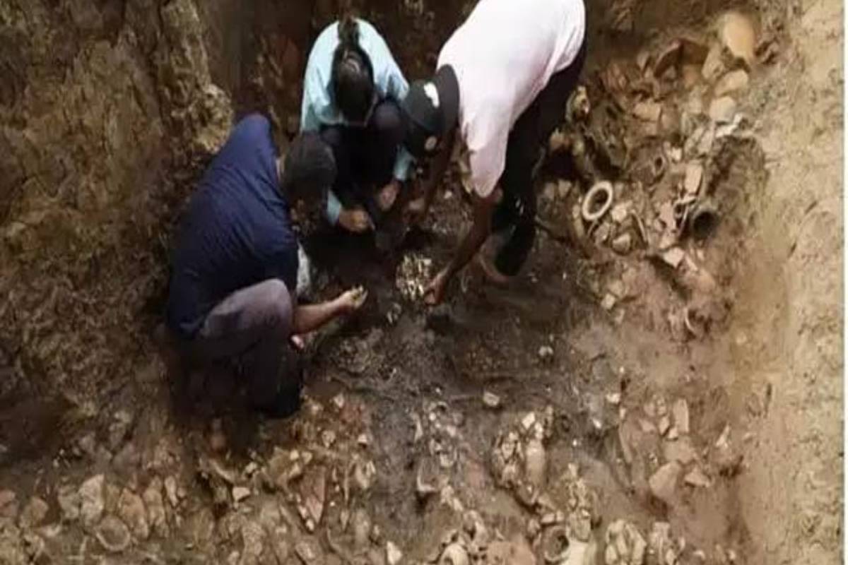 நள்ளிரவில் சிகிரியாவில் தோண்டப்பட்ட நிலம்! அரசு இலச்சினை வாகனத்துடன் சிக்கிய மூவர் | Treasure Excavated Sigiriya Three Arrested நள்ளிரவில் சிகிரியாவில் தோண்டப்பட்ட நிலம்! அரசு இலச்சினை வாகனத்துடன் சிக்கிய மூவர் | Treasure Excavated Sigiriya Three Arrested
