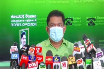 மக்கள் வரிசைகளில் நிற்கும் போது எரிபொருளுக்கு தட்டுப்பாடு இல்லை எனக் கூறும் அமைச்சர்கள்