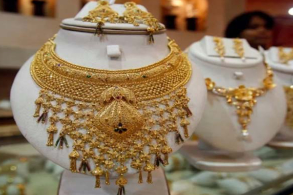 Today Gold Rate: மகிழ்ச்சியளித்த தங்கத்தின் விலை... சவரனுக்கு ரூ.7,600 குறைவு | Gold Rate February 01 2026 India And Srilanka Today Gold Rate: மகிழ்ச்சியளித்த தங்கத்தின் விலை... சவரனுக்கு ரூ.7,600 குறைவு | Gold Rate February 01 2026 India And Srilanka