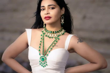 பிக்பாஸ் தர்ஷா குப்தா கடற்கரையில் ஹாட் போட்டோஷூட்