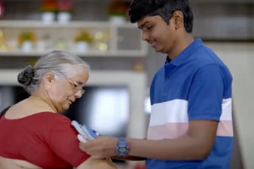 அடுப்பை அணைக்காமல் விட்ட பாட்டி... பாட்டிக்காக பேரன் செய்துள்ள செயல்