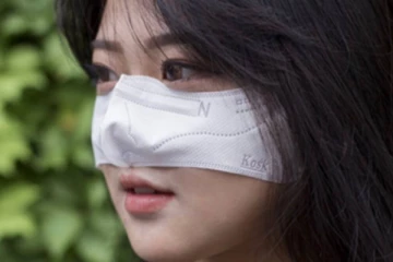 கவனத்தை ஈர்க்கும் மூக்கை மட்டும் மறைக்கும் புதுவகை மாஸ்க்