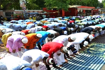 தெருக்களில் தொழுகை செய்தால் கடவுச்சீட்டு, ஓட்டுநர் உரிமம் ரத்து., உ.பி. காவல்துறை அதிரடி