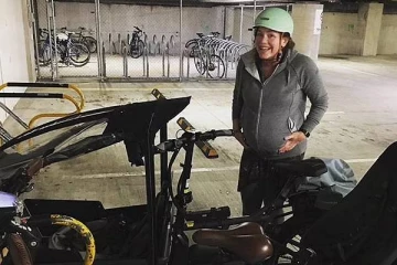 சைக்கிளில்   சென்று குழந்தை பிரசவித்த பெண் எம்.பி!