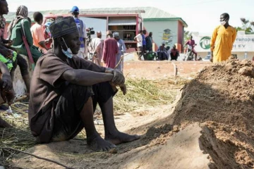 வெளிநாடொன்றில் வெடித்த பெற்றோல் டேங்கர் லொறி! 140 பேர் பரிதாபமாக உயிரிழப்பு