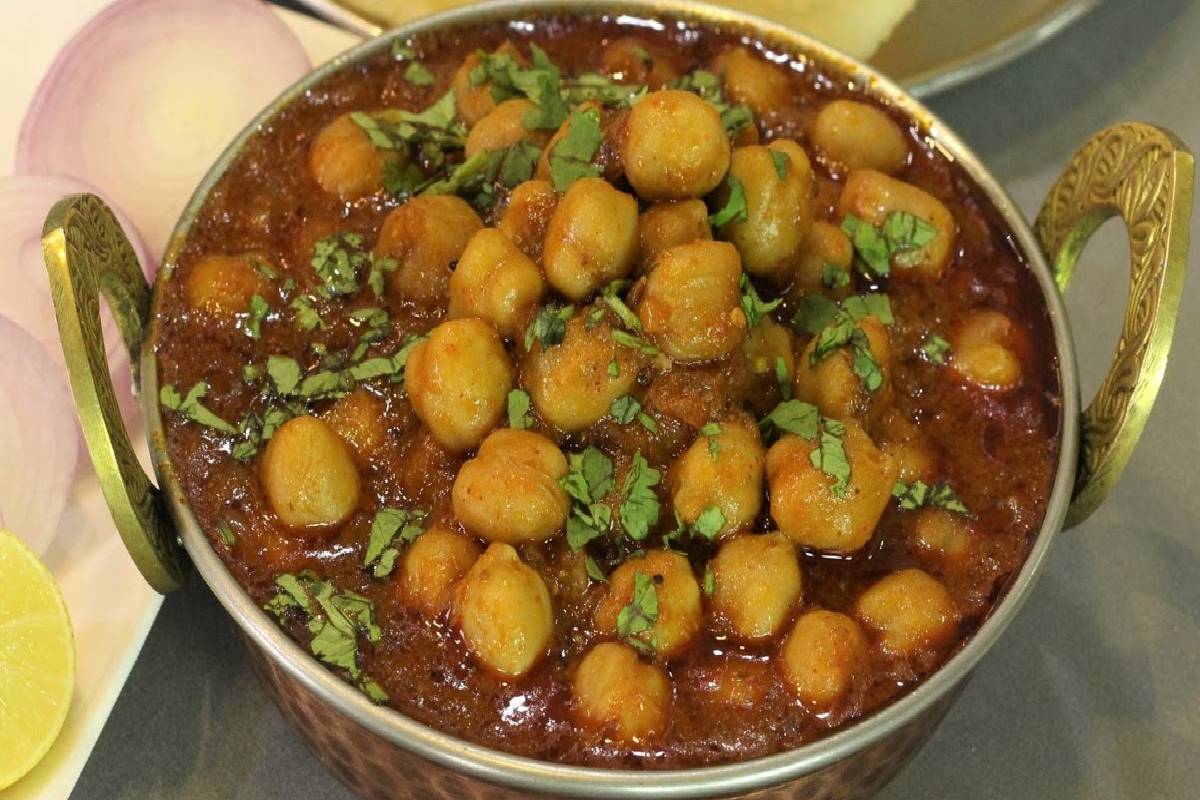 உடல் எடையை கட்டுக்குள் வைக்கும் டெல்லி ஸ்டைல் கடலை மசாலா – பண்ணலாமா? | Delhi Style Tasty Chana Masala Recipe உடல் எடையை கட்டுக்குள் வைக்கும் டெல்லி ஸ்டைல் கடலை மசாலா – பண்ணலாமா? | Delhi Style Tasty Chana Masala Recipe