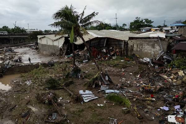 ஆசிய நாடொன்றை மொத்தமாக உருக்குலைத்த புயல்... 50 கடந்த இறப்பு எண்ணிக்கை | Typhoon Wreaks Havoc Philippines