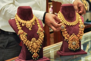 தங்கம் விலை சவரனுக்கு ரூ.1040 சரிவு - விவரம் இதோ..