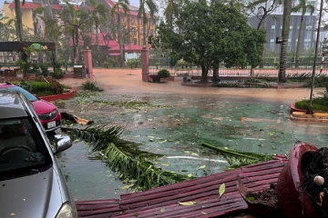 வியட்நாமை தாக்கிய சக்தி வாய்ந்த சூறாவளி