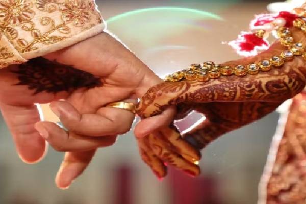 ஒன்றாய் வாழ்ந்த காதலி; வேறொரு பெண்ணுடன் திருமணம் செய்ய முயன்ற காதலன் - அதிரடி திருப்பம் | Man Marry Another Girl Cheat Lover Chennai ஒன்றாய் வாழ்ந்த காதலி; வேறொரு பெண்ணுடன் திருமணம் செய்ய முயன்ற காதலன் - அதிரடி திருப்பம் | Man Marry Another Girl Cheat Lover Chennai