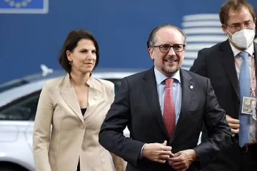 தடுப்பூசி போட்டுக்கொள்ளாதவர்களுக்கு மட்டும் ஊரடங்கு: முடிவெடுக்கும் பிரபல நாடு