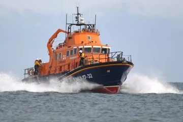 பிரித்தானியாவில் 5 சிறுவர்கள் உட்பட 7 பேர்கள் படகுடன் மாயம்: நீடிக்கும் மர்மம்