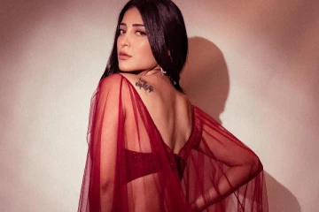 ட்ரெண்டி உடையில் ஸ்ருதி ஹாசன்.. ஹாட் போட்டோஷூட்