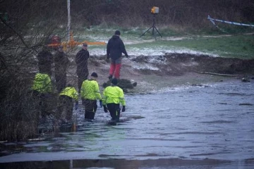பிரித்தானியாவில் உறைந்த ஏரியில் உயிருக்கு போராடிய சிறார்கள்... இரக்கமே இல்லாமல் வீடியோ பதிவு செய்த மக்கள்