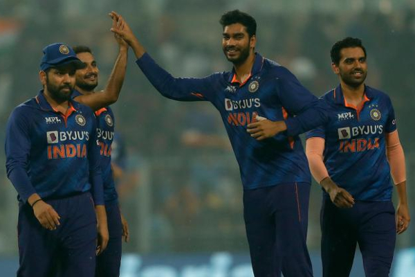 அப்படியே ஷாக் ஆயிட்டேன்!..வெங்கடேஷுக்கு பந்துவீசும் திறமை இருக்கு: ரோஹித் சர்மா - தமிழ்நாடு