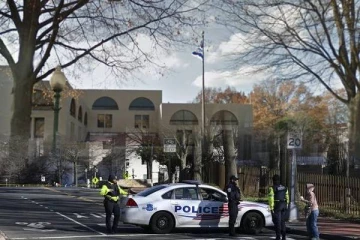 வோஷிங்டனில் தூதரகத்துக்கு முன்பாக தமக்கு தாமே தீ வைத்துக்கொண்ட நபர்