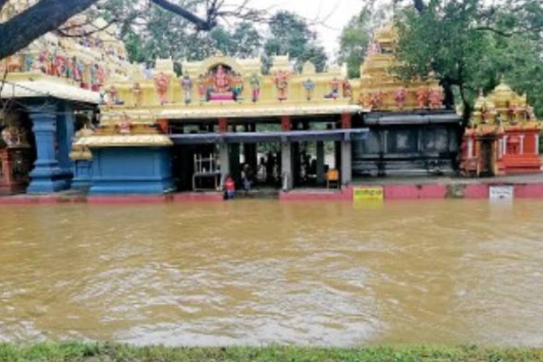 வெள்ள நீரில் மூழ்கிய இலங்கையின் மிகவும் புகழ் பெற்ற கோயில்! | Kataragama Temple Submerged In Flood Heavy Rain
