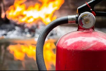 பாரிஸ் அருகே புலம்பெயர் பெண்கள் மூவருக்கு ஏற்பட்ட கடுந்துயரம்: சிறார் உட்பட பலர் காயம்